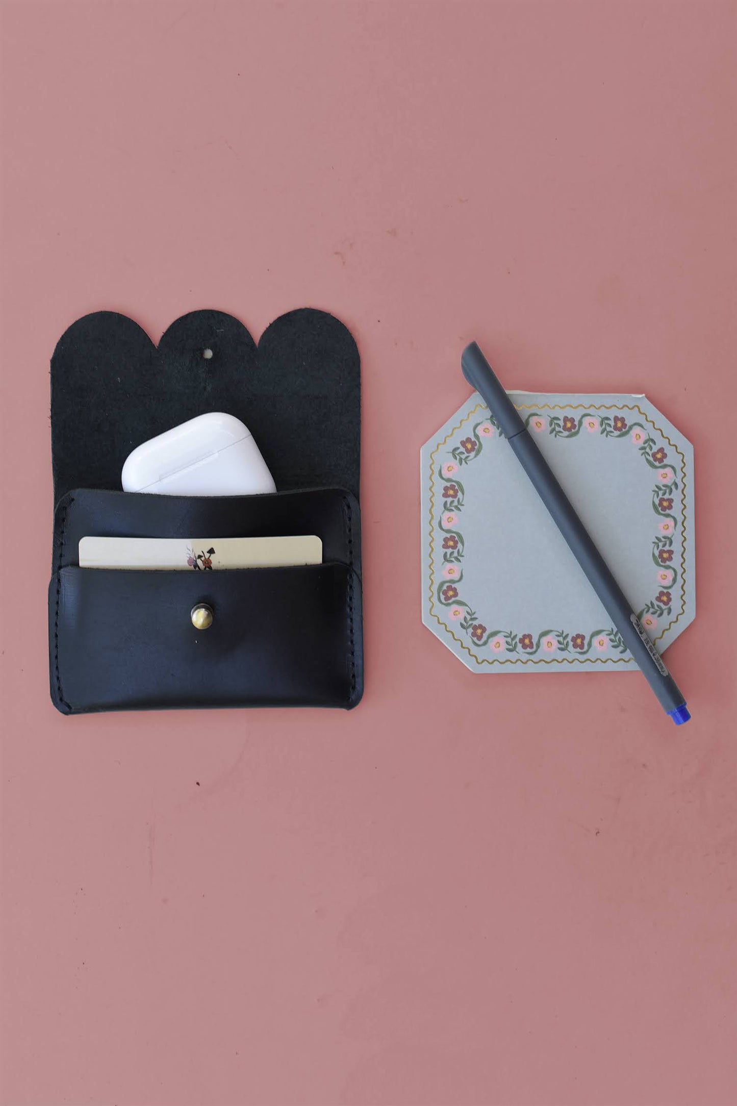 Scallop Leather Card Carrier