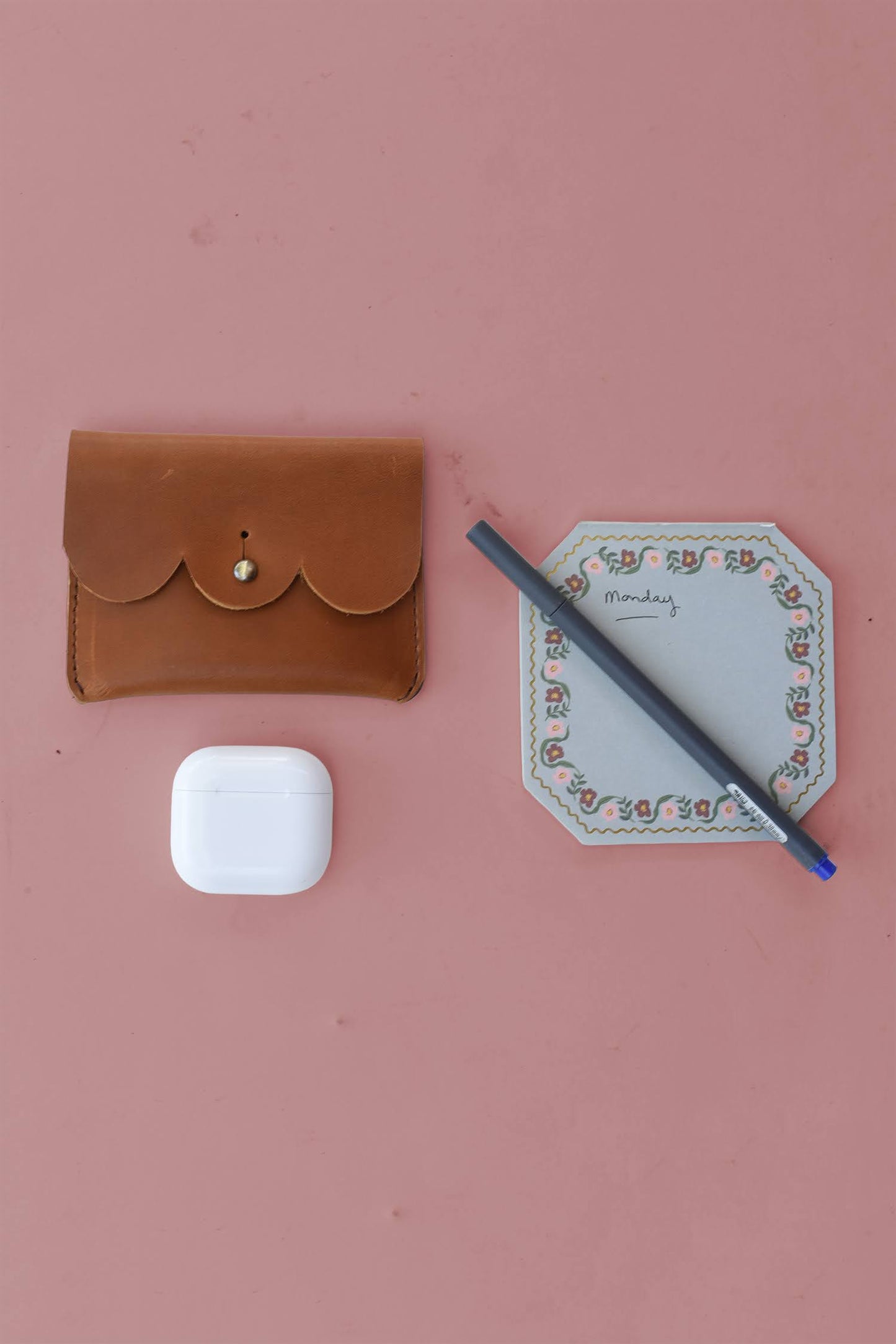 Scallop Leather Card Carrier