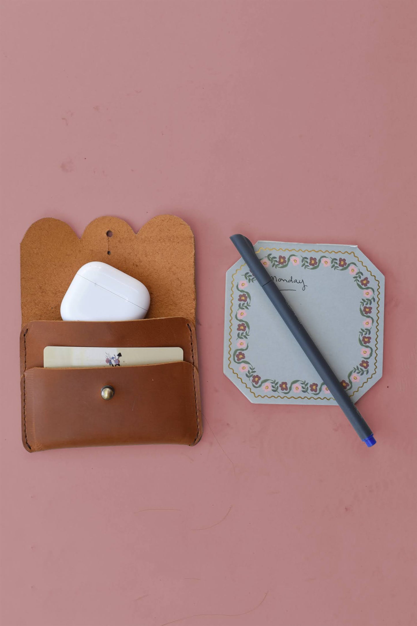 Scallop Leather Card Carrier